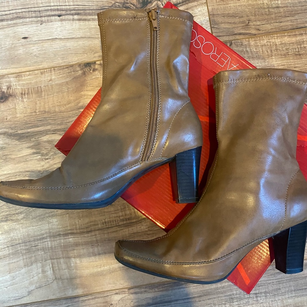 Tan Aerosoles Booties